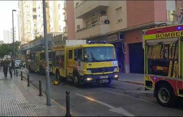 Tres camiones de bomberos han acudido a la alerta de posible incendio en la calle Brasil