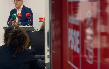 El portavoz del PSOE en el Ayuntamiento de Cádiz, Óscar Torres, en rueda de prensa. 