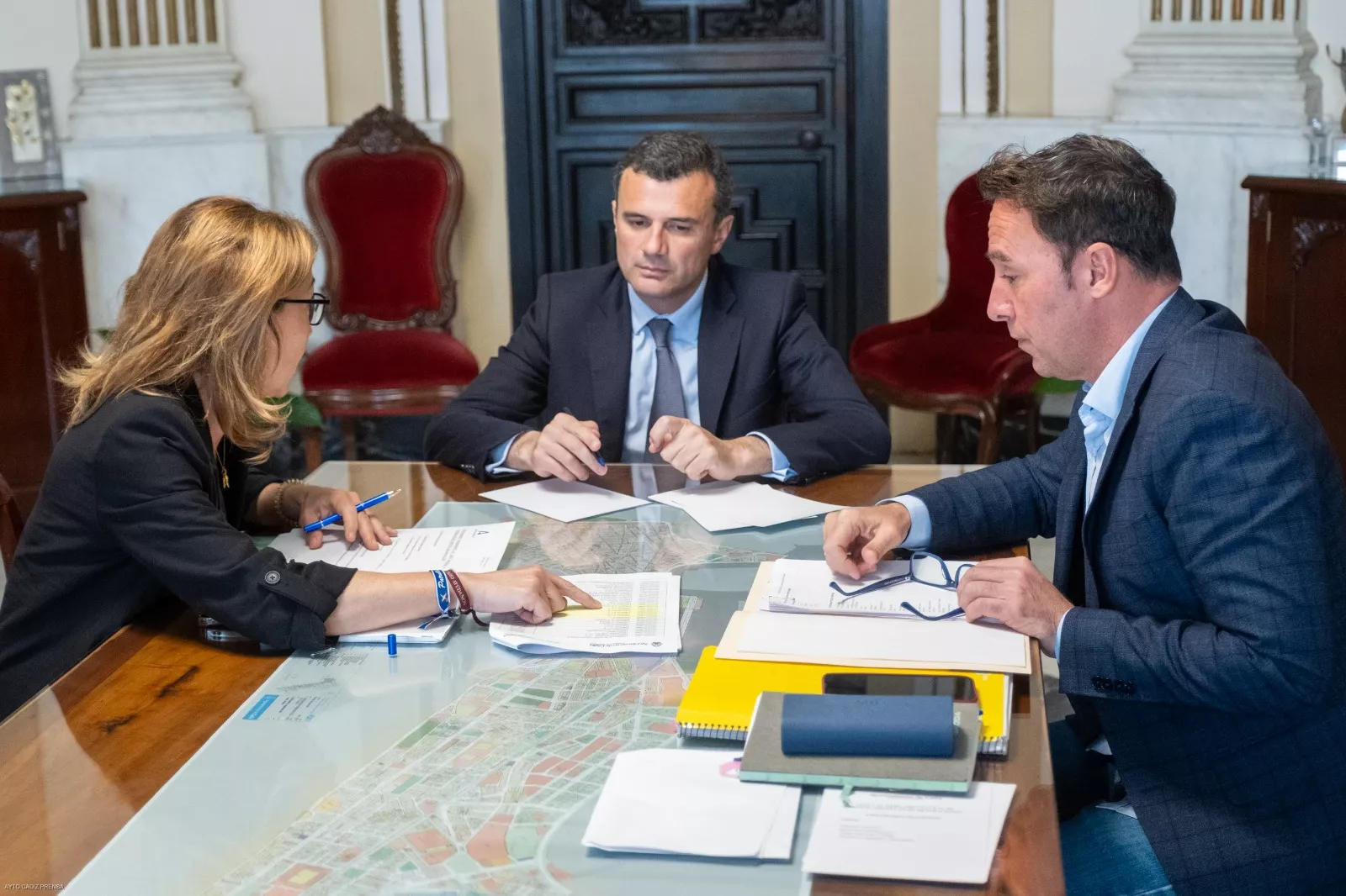 El alcalde ha mantenido este lunes una reunión de coordinación con la delegada territorial de Turismo, Tania Barcelona.