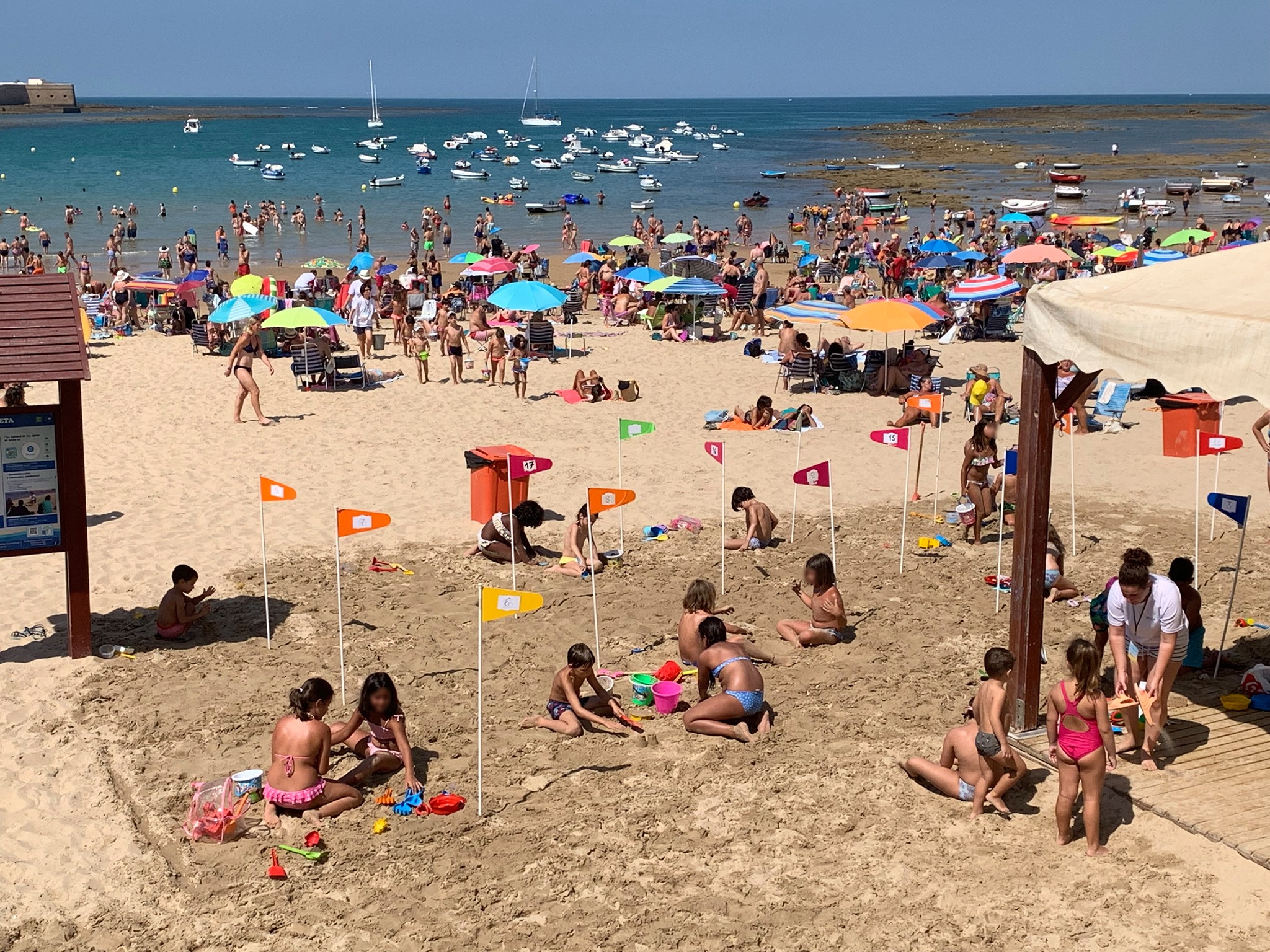 "en verano, un mar de actividades" en las playas de cádiz