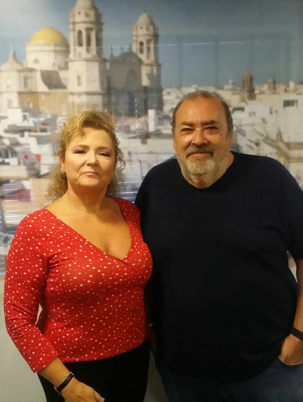 Manoli Lemos y Justo Mata en estudios Onda Cádiz
