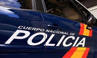 La policía nacional evita que un joven se arroje desde una pasarela ...