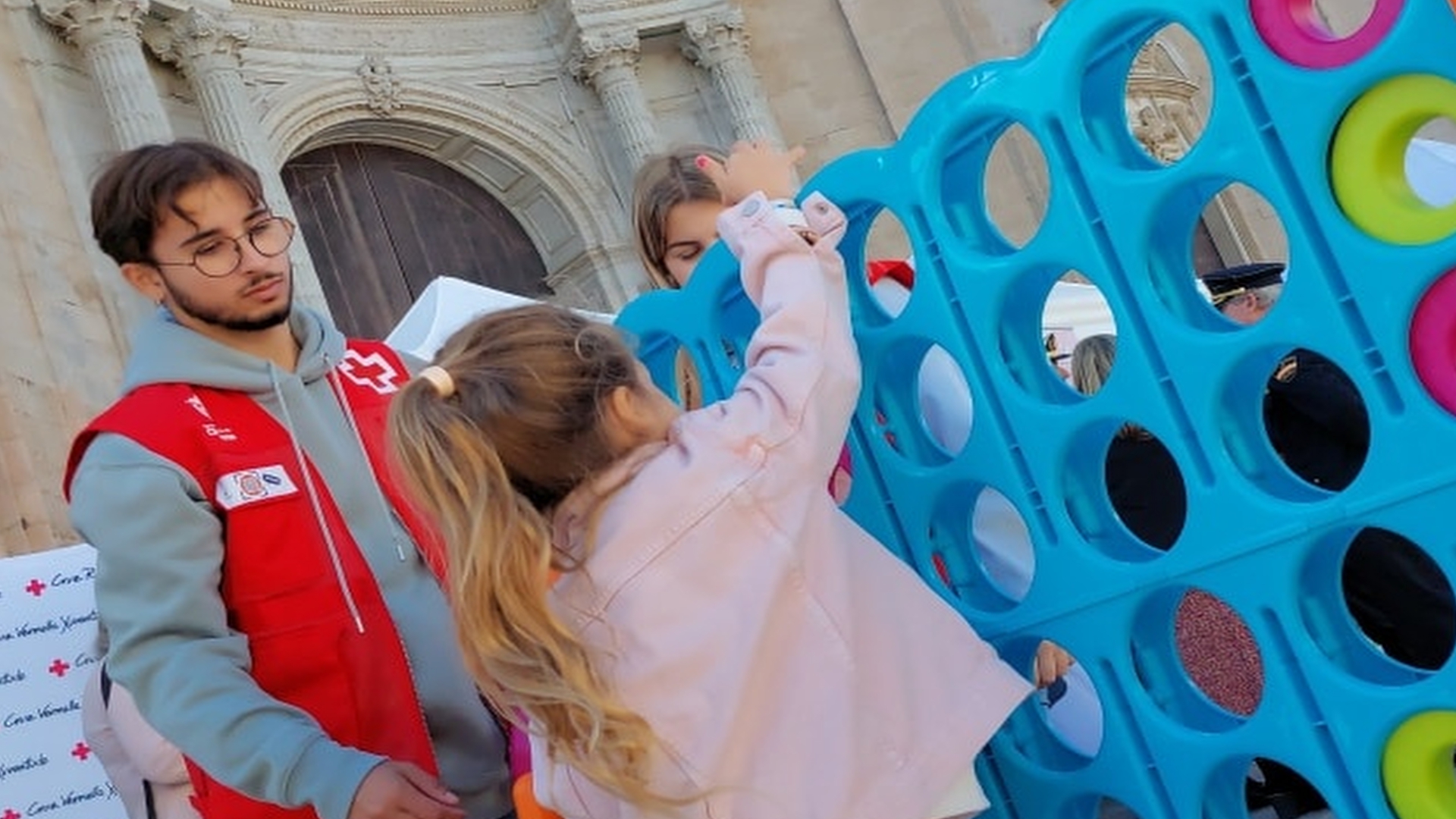 Cruz Roja saca a la calle toda su actividad en el Día de la Banderita ...