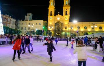 Pista y tobogán de hielo en cádiz 2023 - 2024