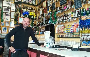 Iñaki Martínez visitando la Taberna El Manteca