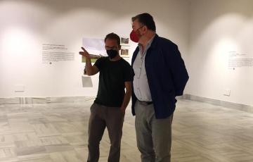 Francisco Cano con el comisario de la exposición Alberto Jiménez Ruiz.