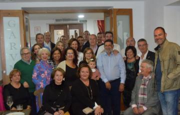 Paco Marente, con el grupo de amigo durante el homenaje en el restaurante Garum