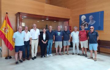 El grupo de antiguos alumnos del colegio de la Mirandilla durante su visita al Museo Naval.