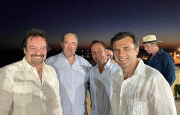 En el Baluarte de los Mártires se ha celebrado la X edición de la Real Orden de la Guayabera de Cádiz, siendo el pregonero en esta edición  el actor cubano Jorge Perugorria.