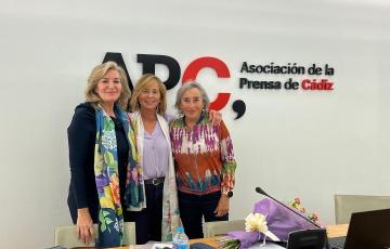 María del Mar Ruiz, Cristina Ruiz y Carmen Morillo durante la presentación.