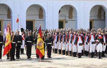 noticias cadiz. BANDERAS DEL TEAR, TERCIO SUR Y SECCION UNIFORMES DE EPOCA.jpg