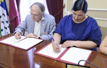 28062018-firma convenio fundación pascual-015.jpg