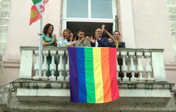 noticias cadiz bandera LGTBI.jpg