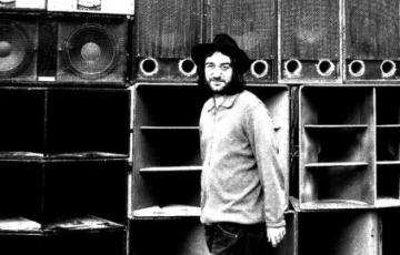 calder_on_hifi_1309254239.jpg