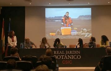 noticias cadiz Presentación del libro, en la imagen la investigadora Belén Rosado de la UCA.jpg