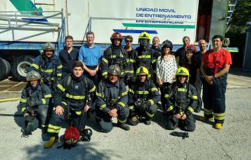 noticias cadiz de familia investigadores con bomberos.jpg