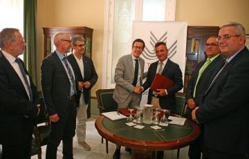 noticias cadiz Firma convenios con Universidad de Frankfurt.jpg