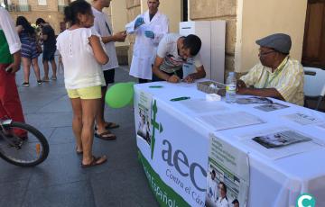 noticias cadiz firma contra el cancer.jpg