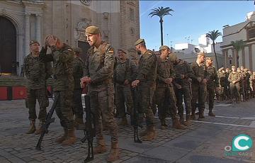 NOTICIAS CADIZ ENSAYO JURA BANDERA PLAZA CATEDRAL.jpg