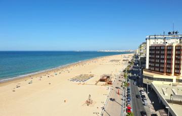 Playa-de-la-Victoria-Cadiz-Costa-de-la-Luz2.jpg