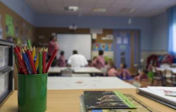 ep_colegio_aula_primaria_infantil_clase_nino_nina_ninos_jugando_jugar_620x350.jpg