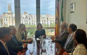 noticias cadiz Ana Mestre y Mercedes Colombo Reunión Consejo Hdades 2.jpg