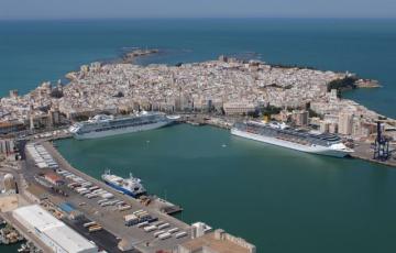 VISTA-AEREA-PUERTO-DE-CRUCEROSmedia.jpg