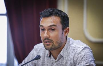 Martin-Vila-intervencion-Ayuntamiento-Cadiz_1309079651_92464411_667x375.jpg