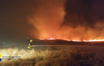 noticias cadiz incendio pasto algeciras.JPG