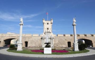 noticias cadiz monumento puerta de tierra.jpg