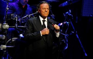 A. JULIO IGLESIAS.jpg