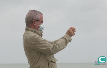 FOTO HOMBRE EN CADIZ MASCARILLA.jpg