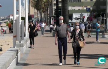 FOTO PERSONAS MASCARILLAS PASEO MARITIMO 2_0.jpg