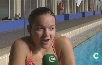 Aitana Estrada, nadadora del Club Natación Adaptada Gades