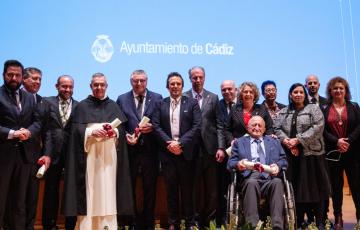 Foto de grupo de los Hijos Predilectos y Adoptivos de Cádiz de 2019