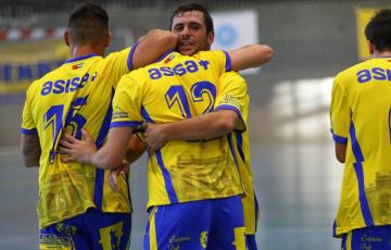 Jugadores del Cádiz CF Virgili frente al Futuro Carmonense