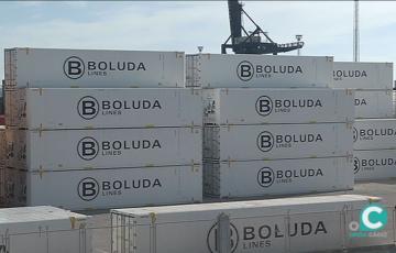 Contenedores de la naviera Boluda en la terminal del muelle Reina Sofía 