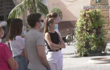 Un grupo de turistas en la Plaza de San Juan de Dios 