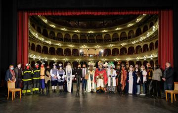 Foto de familia durante la recepción de los Reyes Magos