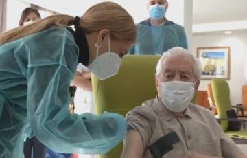 La Junta comienza a vacunar a los mayores de 80 años en la provincia
