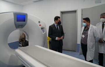 El presidente de la Junta en el Hospital de Estepona