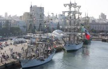 Imagen del puerto de Cádiz durante la Gran Regata de Veleros de 2016