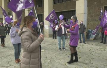 Los sindicatos protagonizan concentración simbólica en el Dia Internacional de la Mujer 