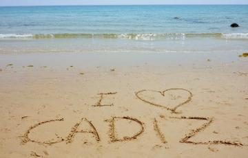 El buen tiempo permitirá a los gaditanos disfrutar de la playa