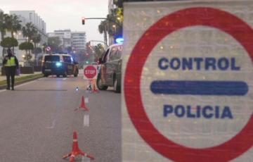Control de la Policía Nacional desplegado en Cádiz durante el estado de alarma