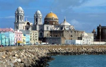 Una imagen de la Catedral de Cádiz desde el Campo del Sur