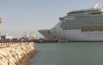 Nuevo crucero de la Royal Caribean a reparación en el astillero de Cádiz 