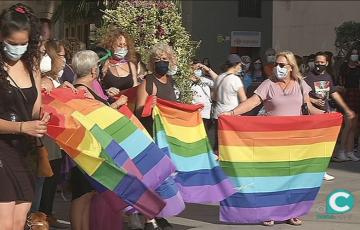 Asociaciones y colectivos LGTBI+ convocan en Cádiz concentraciones para condenar la muerte de un joven de una paliza en A Coruña .