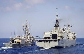 Las tripulaciones de ambas naves, además, serán sometidas a pruebas PCR a su llegada a El Ferrol.