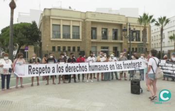 Imagen de la concentración frente a la subdelegación de Gobierno 